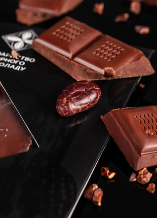 Черный шоколад с миндалем из какао-бобов из мадагаскара и араука2 фото