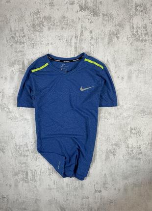 Nike dri-fit: синя футболка з рефлективними вставками - стиль і безпека!