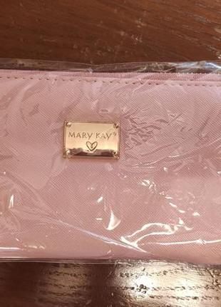 Продам очень стильный, оригинальный кошелек от mary kay нежно розового цвета со съемной ручкой на застежке, чтобы носить на запястье.1 фото