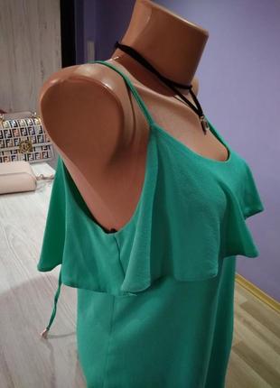 Супер стильне плаття з відкритими плечима взаде стягується на спині, без дефектів.3 фото
