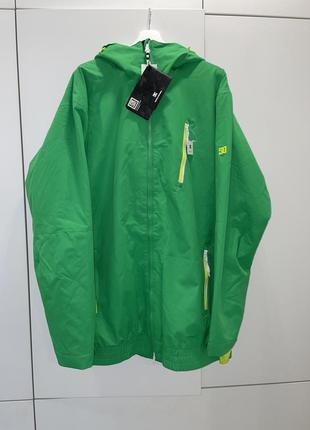 Зелена сноубордична куртка dc. лижний одяг