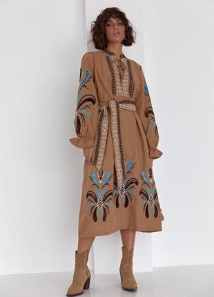 Сукня вишиванка коричнева з блакитним орнаментом міді довгий рукав