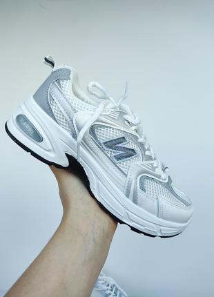 Белые женские спортивные кроссовки под бренд7 фото