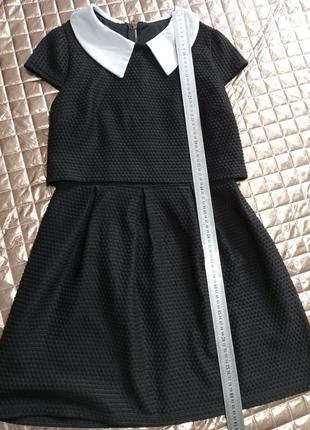 Чорна сукня з білим коміром2 фото