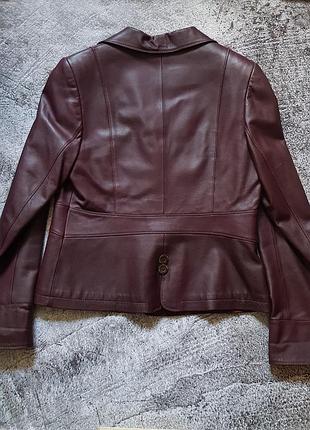 Стильний жіночий шкіряний піджак кольору бордо