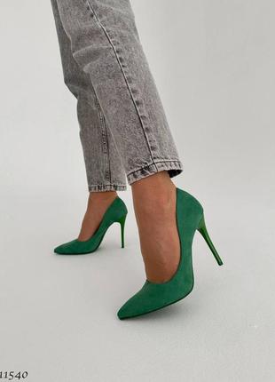Туфли лодочки на каблуке шпильке зеленые с узким носком2 фото