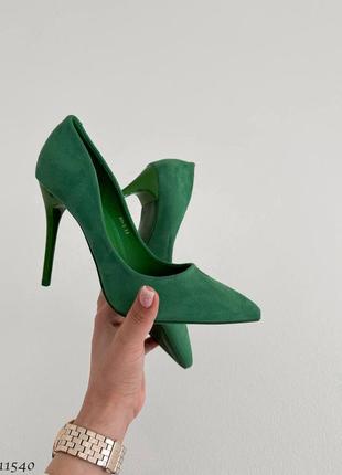 Туфли лодочки на каблуке шпильке зеленые с узким носком10 фото