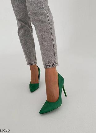 Туфли лодочки на каблуке шпильке зеленые с узким носком9 фото