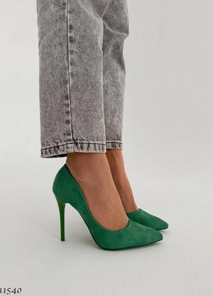 Туфли лодочки на каблуке шпильке зеленые с узким носком4 фото