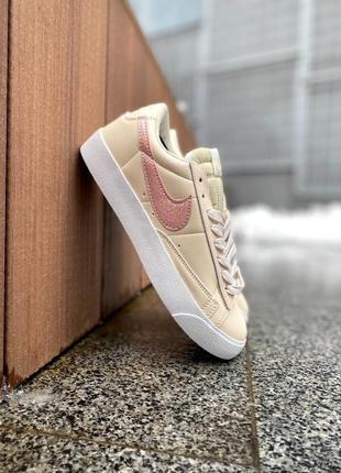 Кросівки жіночі nike blazer low glitter pink