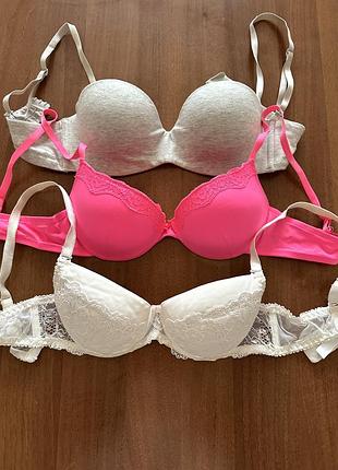 Комплект із трьох бюстгальтерів