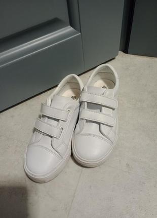 Кросівки кеди білі.  устілка до загибу 19 см4 фото