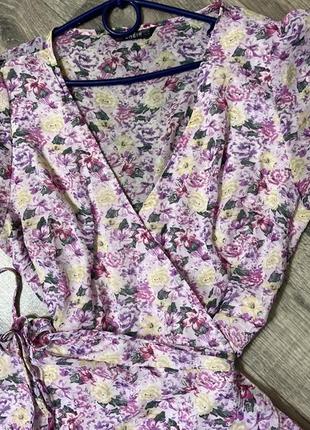 Ніжна шифонова сукня на запах з рюшами квітковий принт2 фото