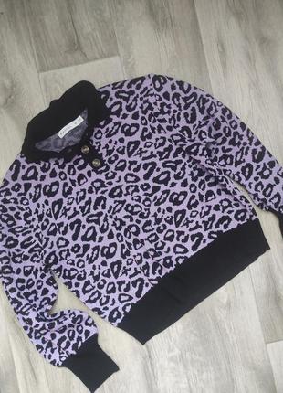 Светр з гудзиками