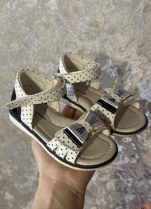 Босоніжки для дівчинки