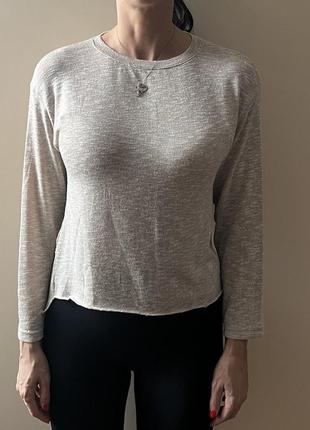 Тонкая легкая кофточка с необработанным краем внизу. размер 38 (м).