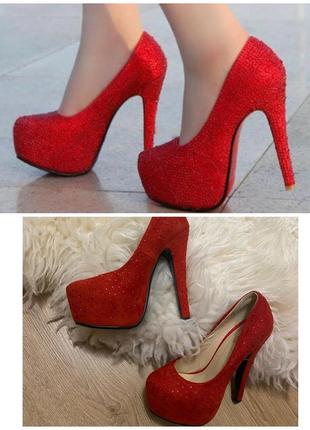 Красные замшевые туфли с камнями1 фото