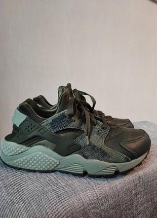 Кросівки nike air huarache хакі,розмір 36-37