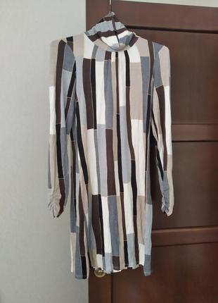 Трикотажное летнее женское платье naf -naf