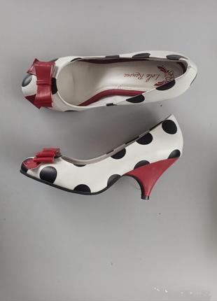 Вишукані шкіряні туфлі устілка 24,5 см lola ramona