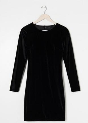 Ефектна оксамитова сукня чорного кольору з вирізом на спинці р. м8 фото