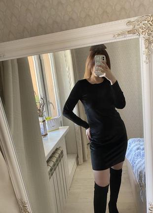 Ефектна оксамитова сукня чорного кольору з вирізом на спинці р. м6 фото