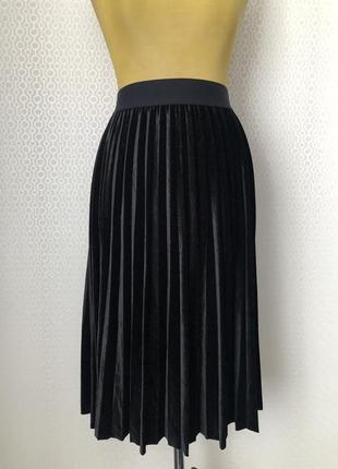 Классная черная велюровая / плюшевая плиссированная юбка плиссе от lindex, размер s (m-l)2 фото