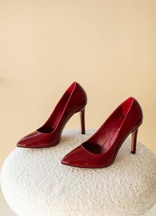 Червоні туфлі човникм лабутени лаковані ділову туфлі у кольорі бурунді 36 37 38 39 40