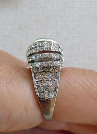 Крупное кольцо со стразами5 фото