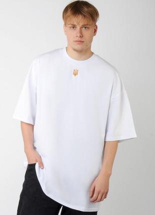 Біла базова футболка патріотична чоловіча oversize з гербом, з тризубом