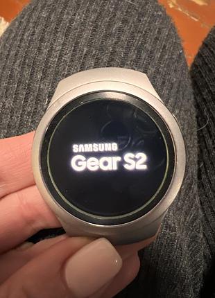 Годинник gear s2 ( без ременю, його можна легко купити  під свої побажання )