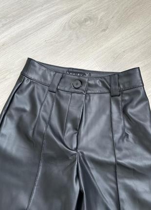 Женские новые кожаные штаны клеш чёрные размер 363 фото