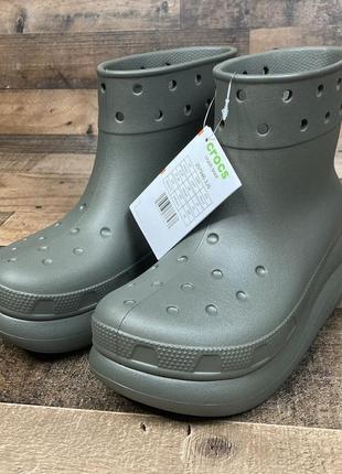 Крокс краш платформа чоботи гумові жіночі оливкові crocs crush rain boot dusty olive8 фото