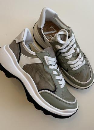 Жіночі кросівки zara зі шкіряними та замшевими вставками9 фото