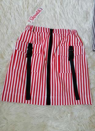 Стрейчевая мини-юбка в полоску на замке с накладными карманами карго разные цвета и размеры1 фото
