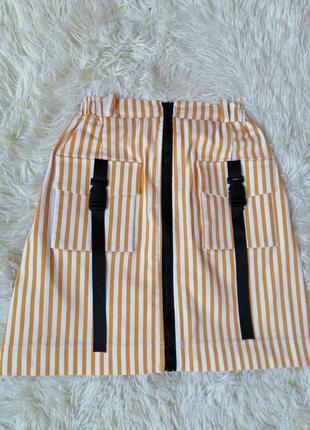 Стрейчевая мини-юбка в полоску на замке с накладными карманами карго разные цвета и размеры5 фото