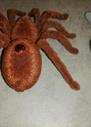 Игрушечный паук тарантул на радиоуправлении, ползает, светятся глаза4 фото