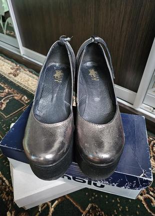 Туфлі на платформі