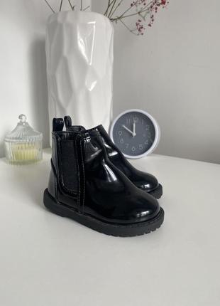 Ботінки лакові 19р river island