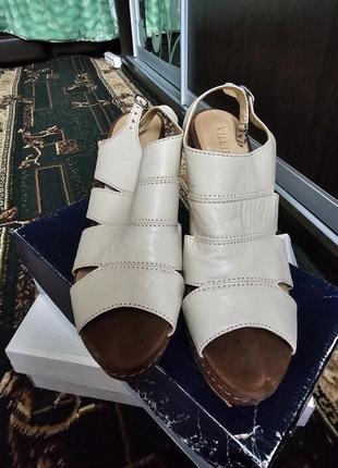 Босоніжки шкіряні