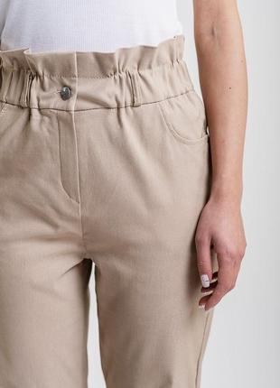 Женские брюки с оборкой вверху и с карманами сзади4 фото