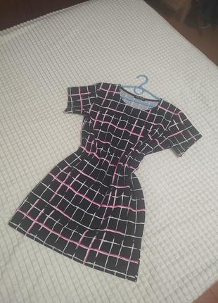 Стильна сукня з фактурної тканини