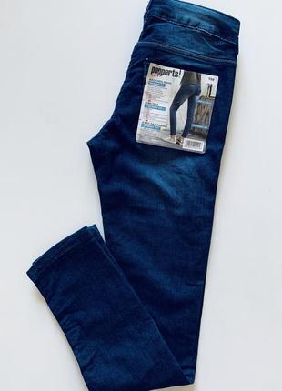 Джинси скінні