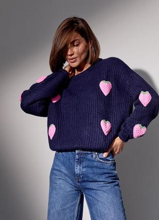 Теплий светр з полуницею