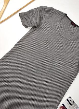 Сукня жіноча сірого кольору з короткими рукавами в клітинку від бренду play l3 фото