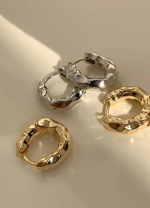Сережки кільця об'ємні фактурні кульчики маленькі під золото кільце4 фото