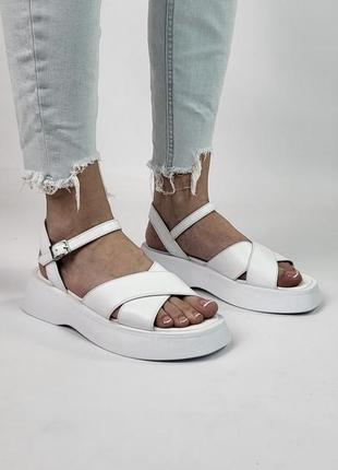 Шкіряні білі босоніжки сандалі з натуральної шкіри
