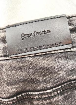 Котонові джинси скінни варені, на високій посадці від stradivarius.8 фото