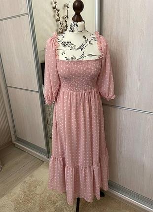 Романтичное новое платье в нюдовом цвете бренд in the style
