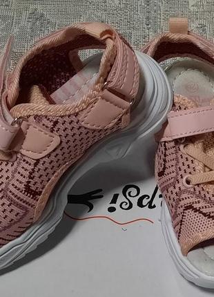 Стильні сандалі, які добре держать ніжку